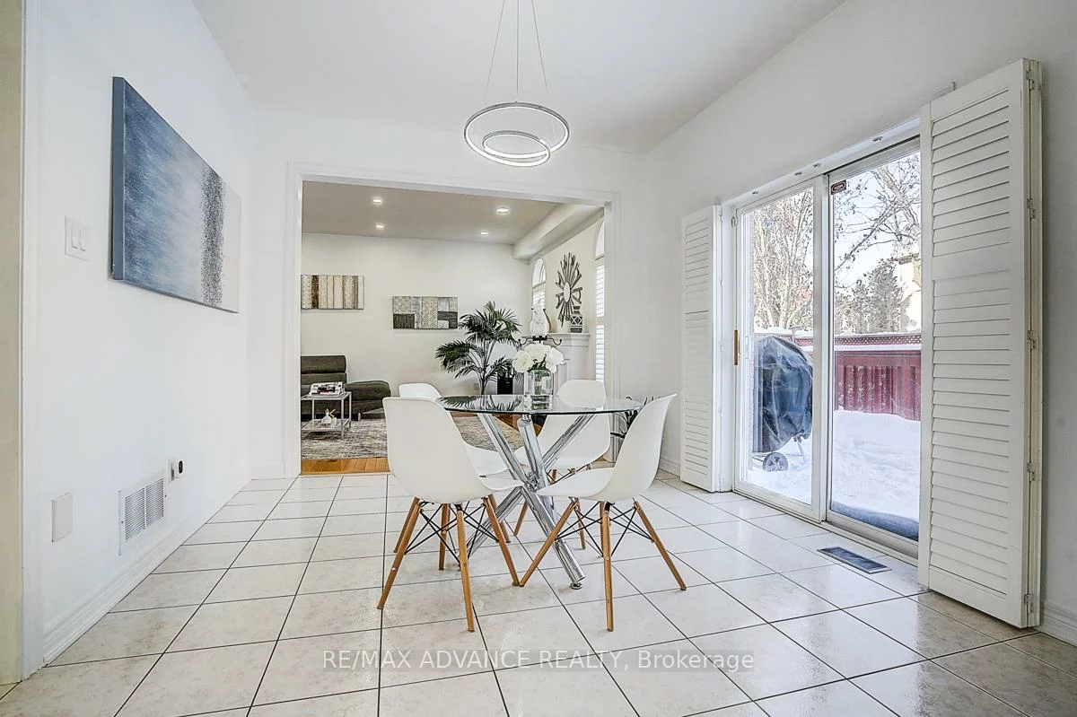 16, St Etienne, Vellore Village, Vaughan