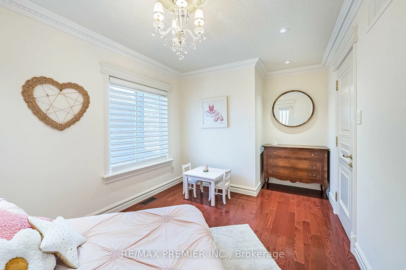 111, Arista, Islington Woods, Vaughan