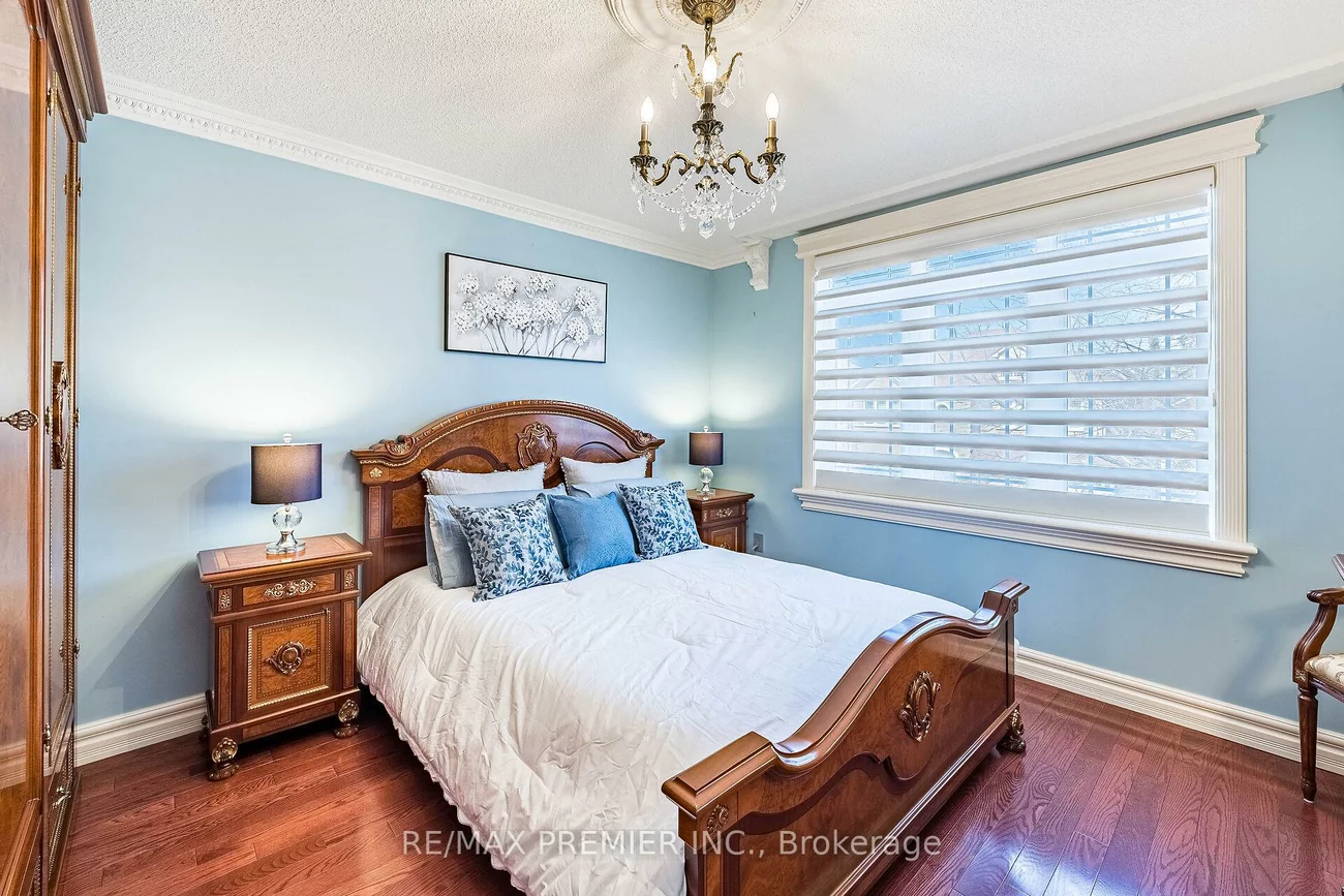 111, Arista, Islington Woods, Vaughan