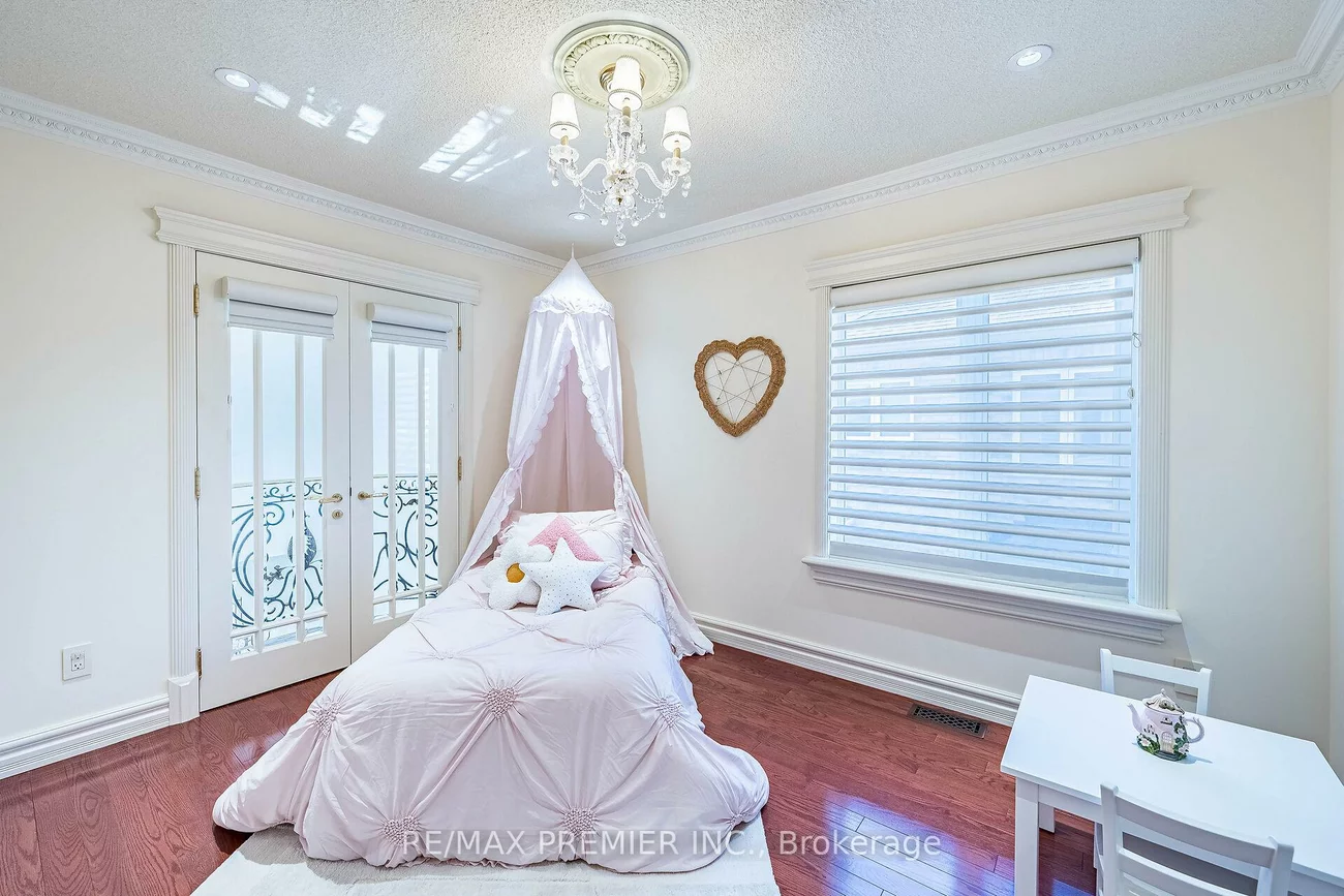 111, Arista, Islington Woods, Vaughan