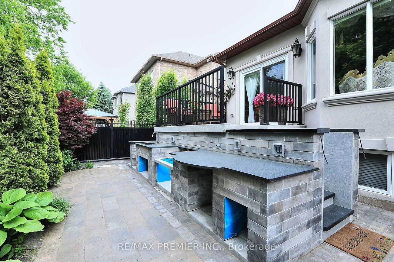 111, Arista, Islington Woods, Vaughan