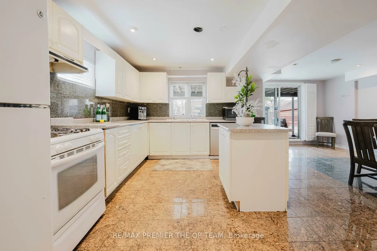 16, St Michele, Islington Woods, Vaughan