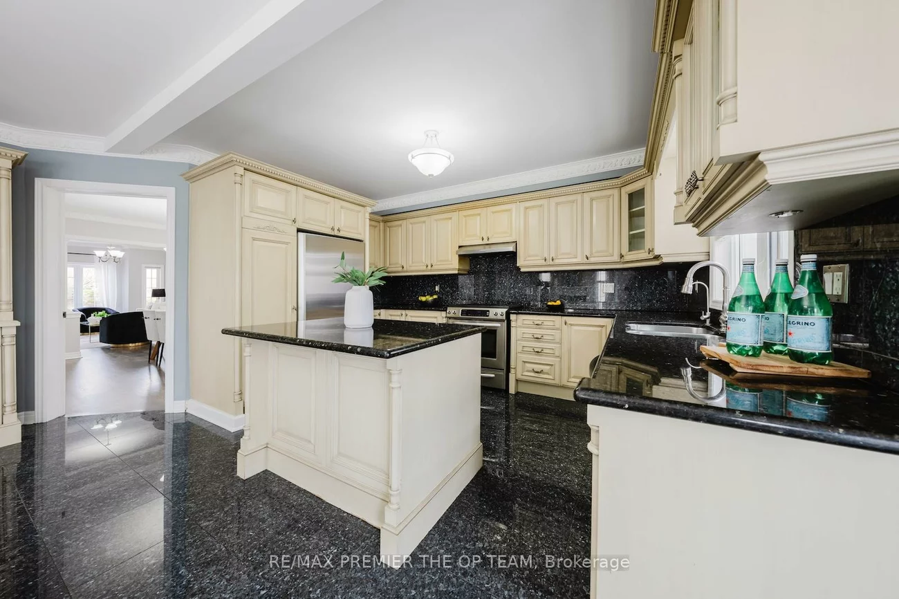 16, St Michele, Islington Woods, Vaughan