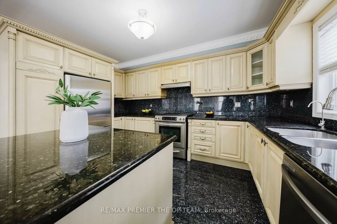 16, St Michele, Islington Woods, Vaughan