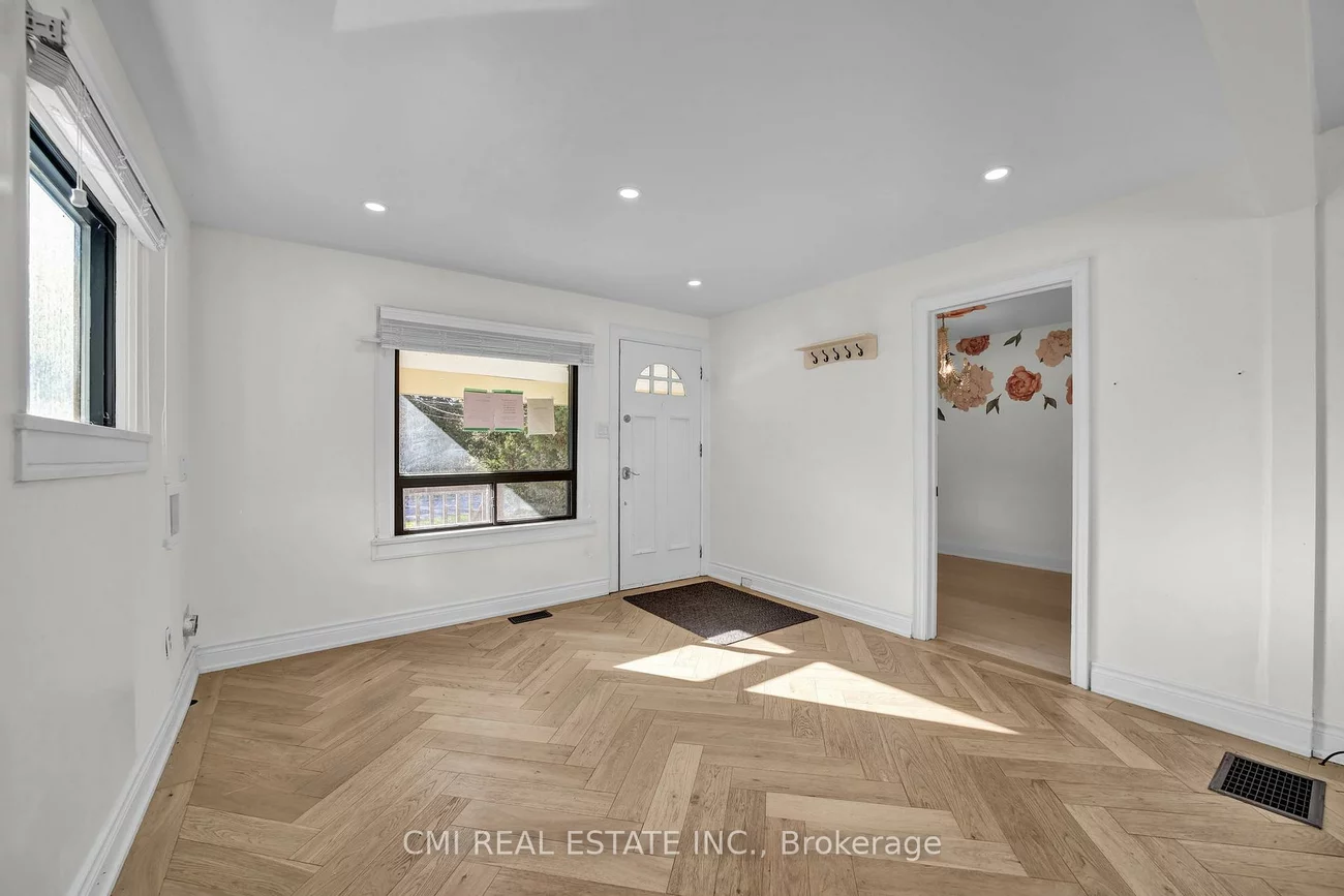 153, Clarence, West Woodbridge, Vaughan