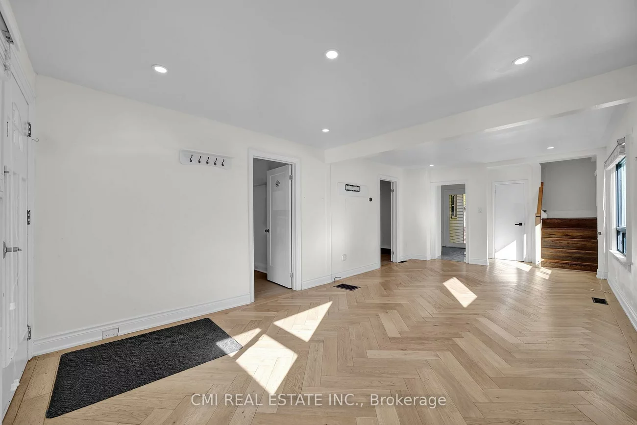 153, Clarence, West Woodbridge, Vaughan