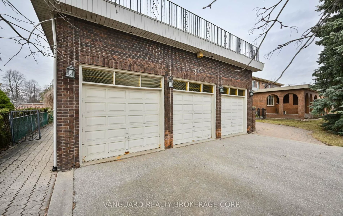 313, Firglen, Islington Woods, Vaughan