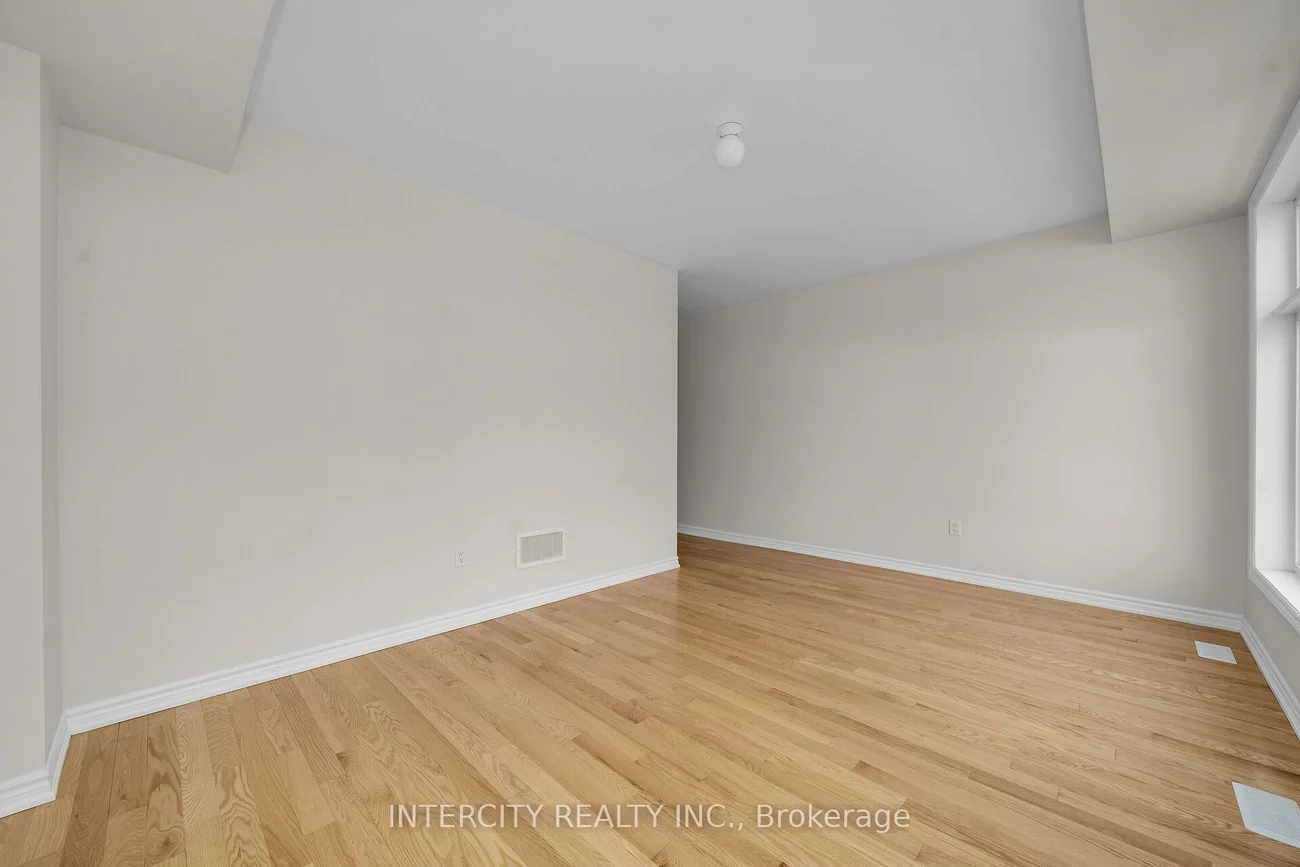 79, Divadale, Elder Mills, Vaughan