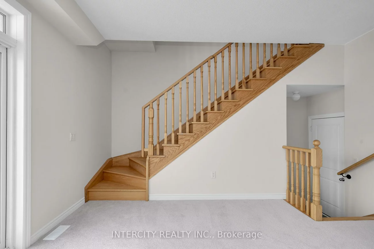 79, Divadale, Elder Mills, Vaughan