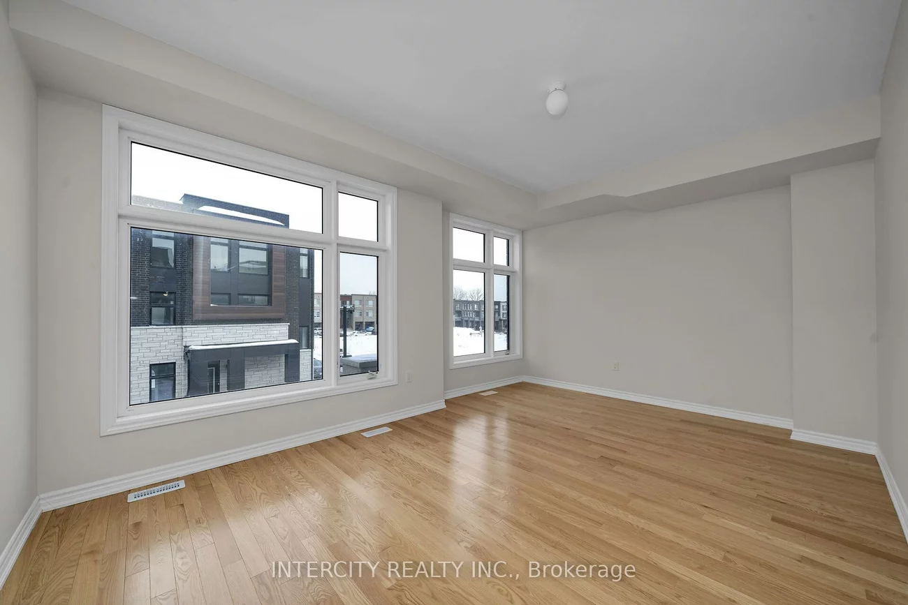 79, Divadale, Elder Mills, Vaughan