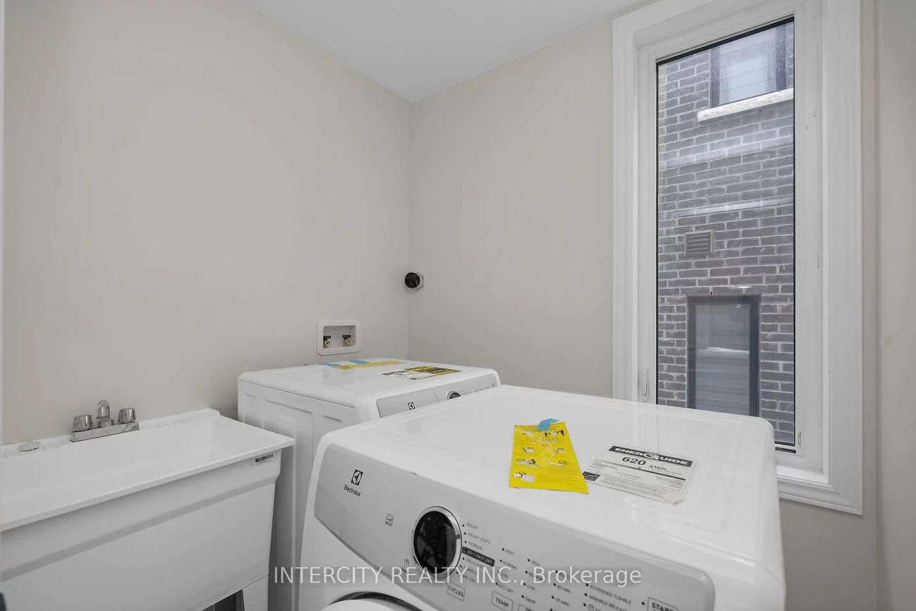 79, Divadale, Elder Mills, Vaughan