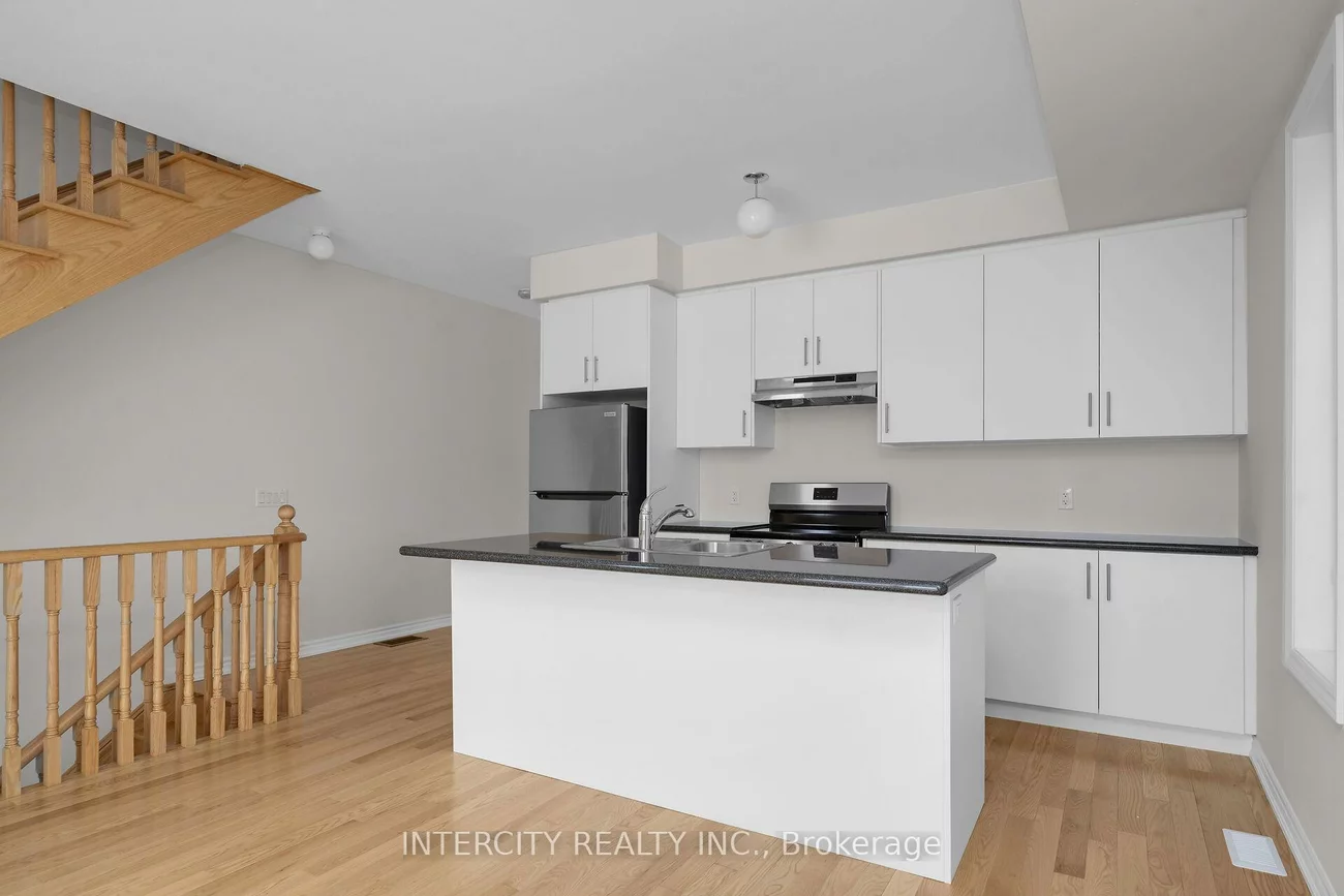 79, Divadale, Elder Mills, Vaughan