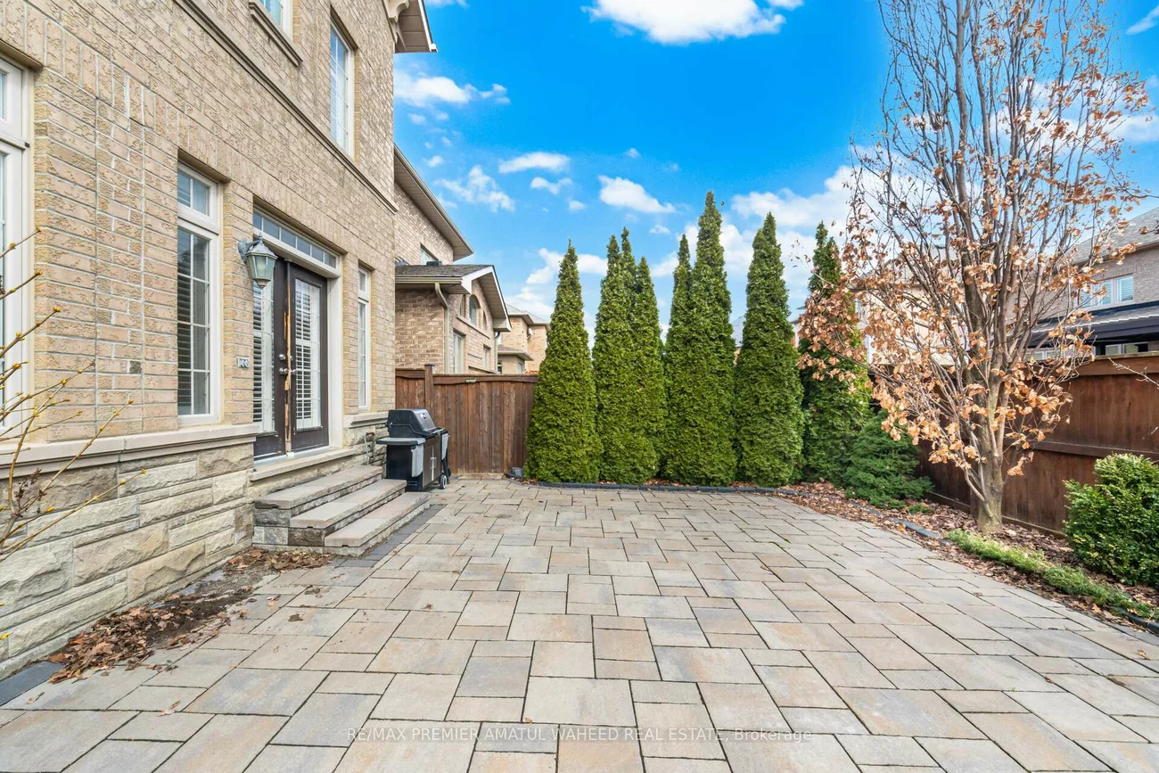 1, Ostrovsky, Vellore Village, Vaughan