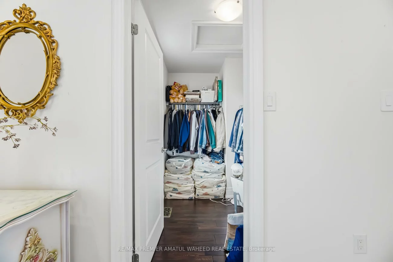 1, Ostrovsky, Vellore Village, Vaughan