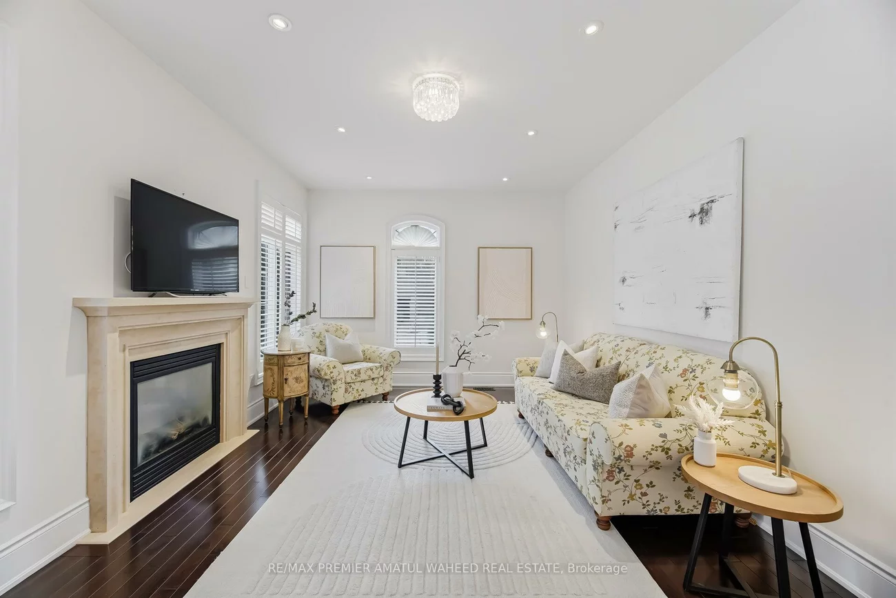 1, Ostrovsky, Vellore Village, Vaughan