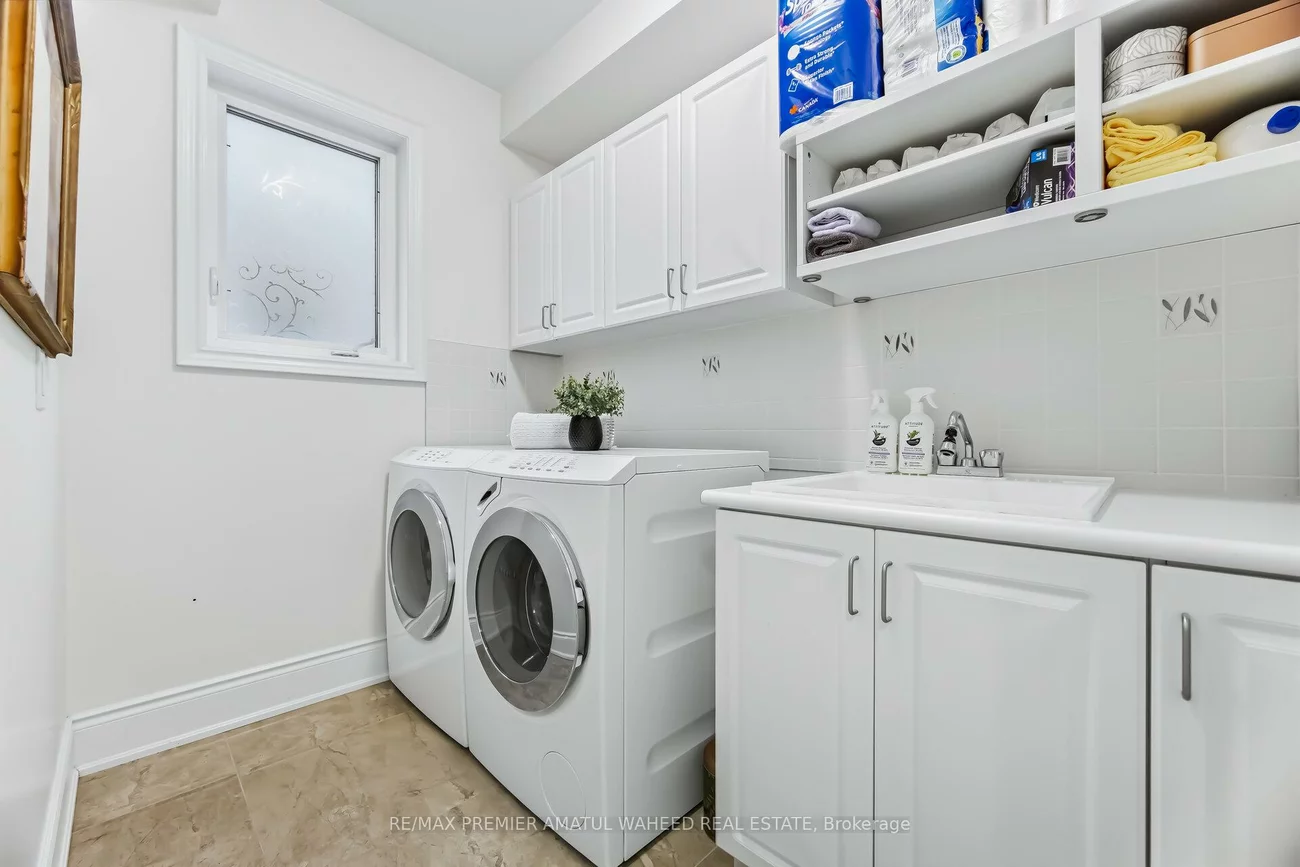 1, Ostrovsky, Vellore Village, Vaughan