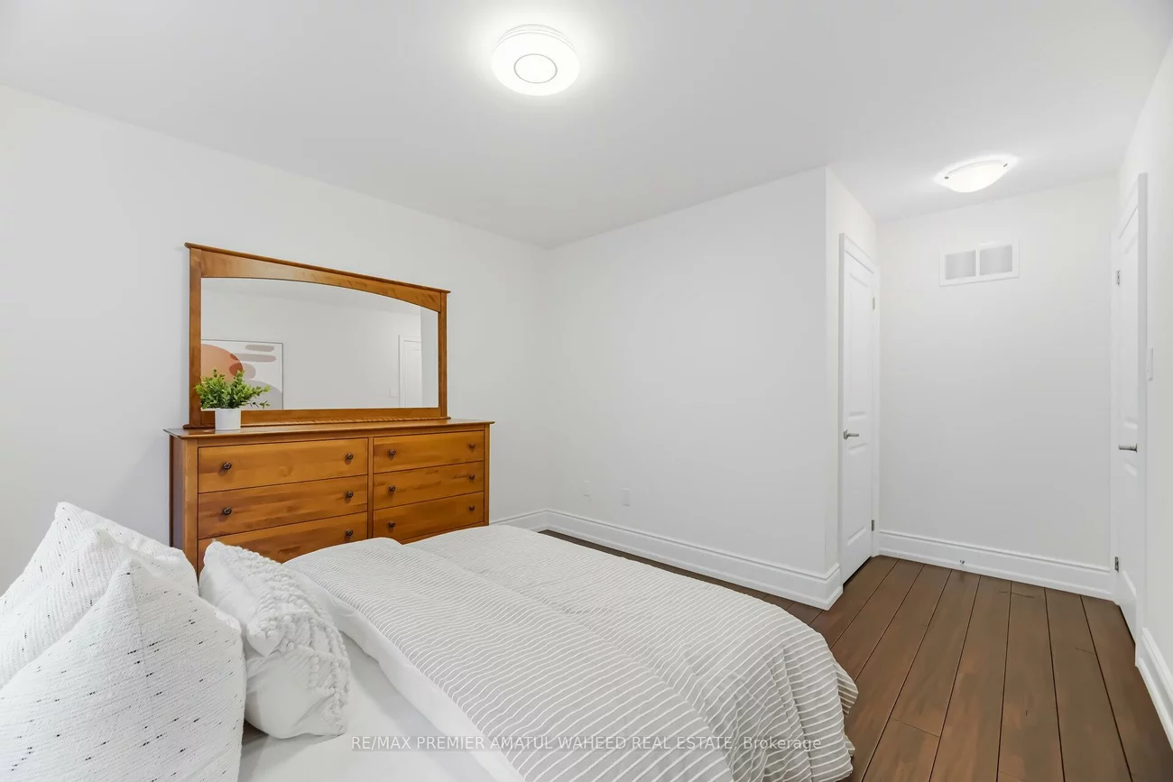 1, Ostrovsky, Vellore Village, Vaughan