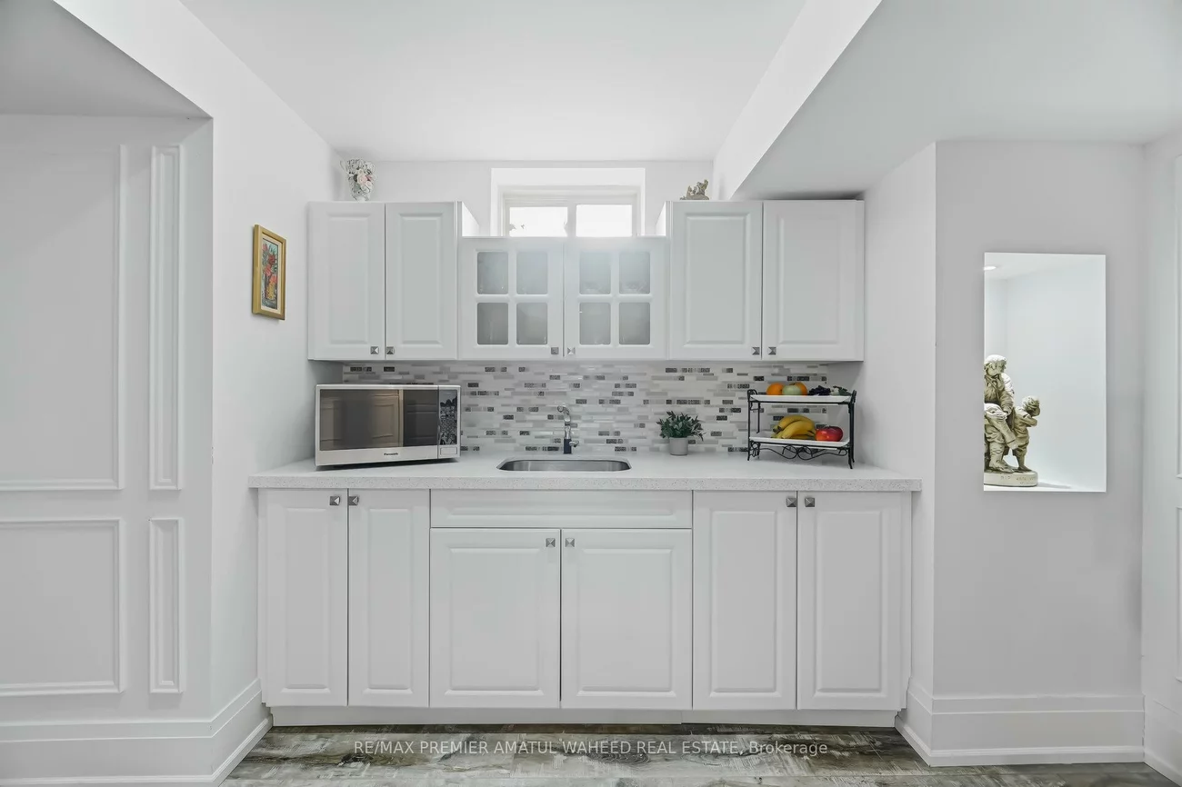 1, Ostrovsky, Vellore Village, Vaughan