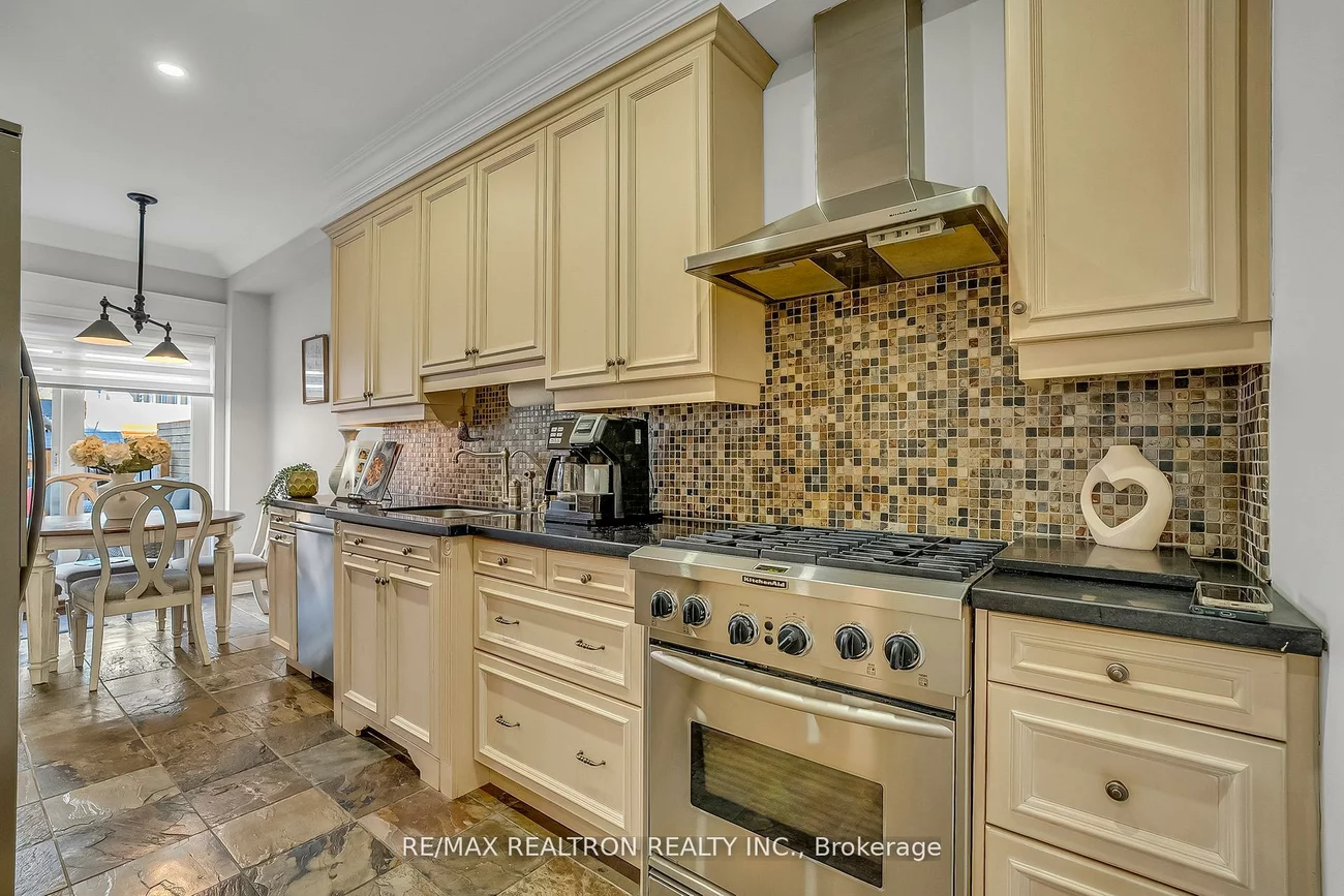 25, Kingsbridge, Beverley Glen, Vaughan