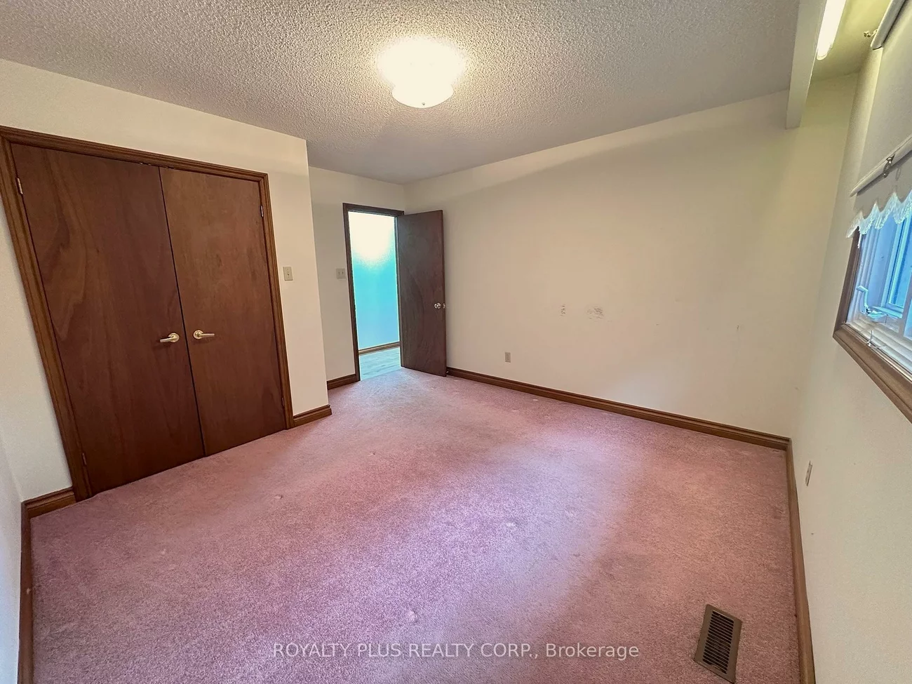 19, Ravine, East Woodbridge, Vaughan