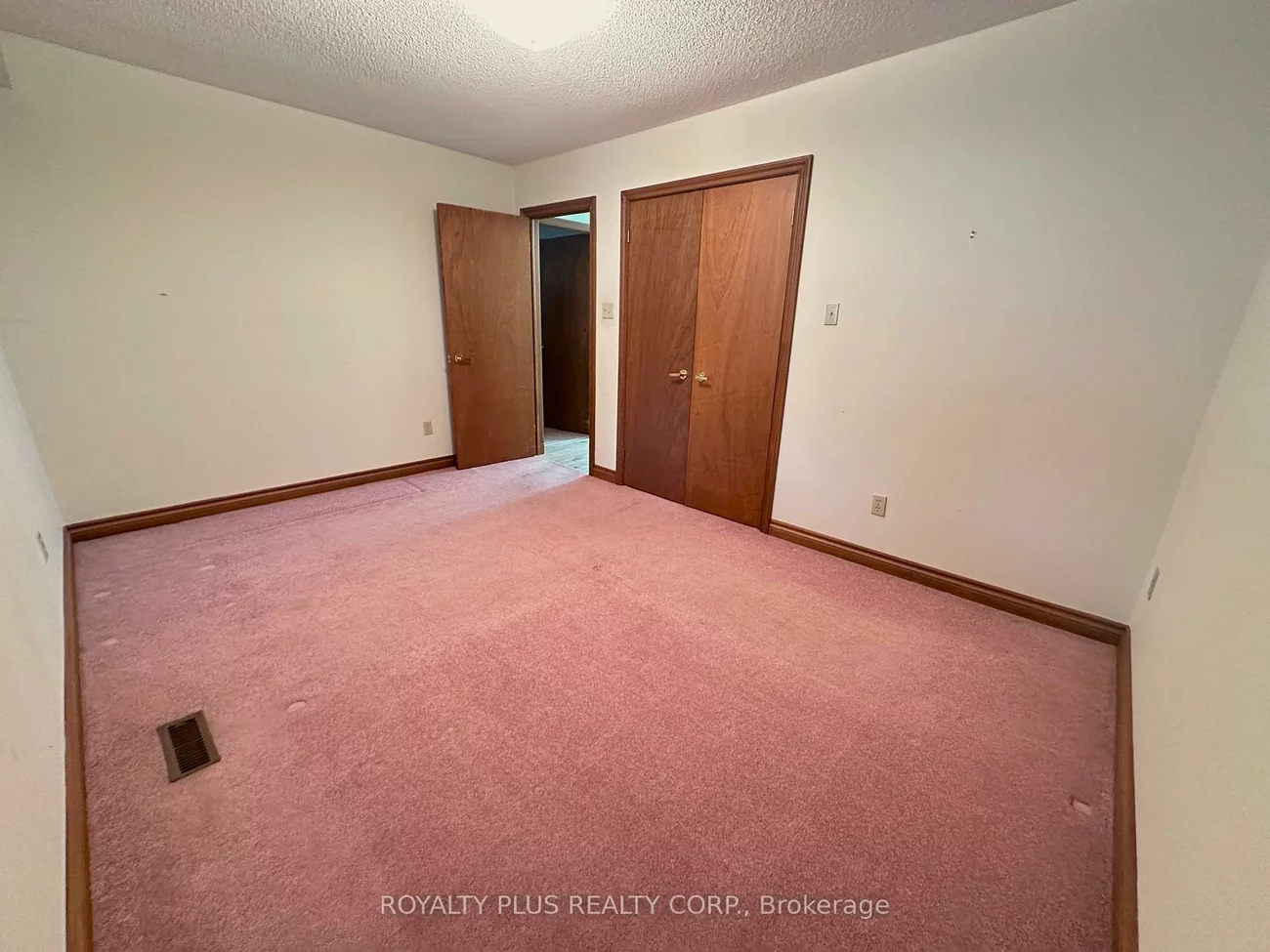 19, Ravine, East Woodbridge, Vaughan