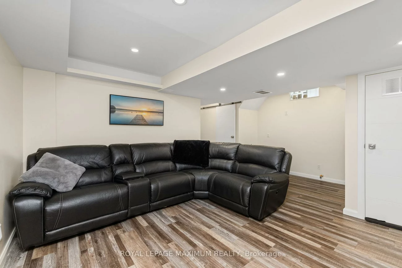 52, Pottery, East Woodbridge, Vaughan