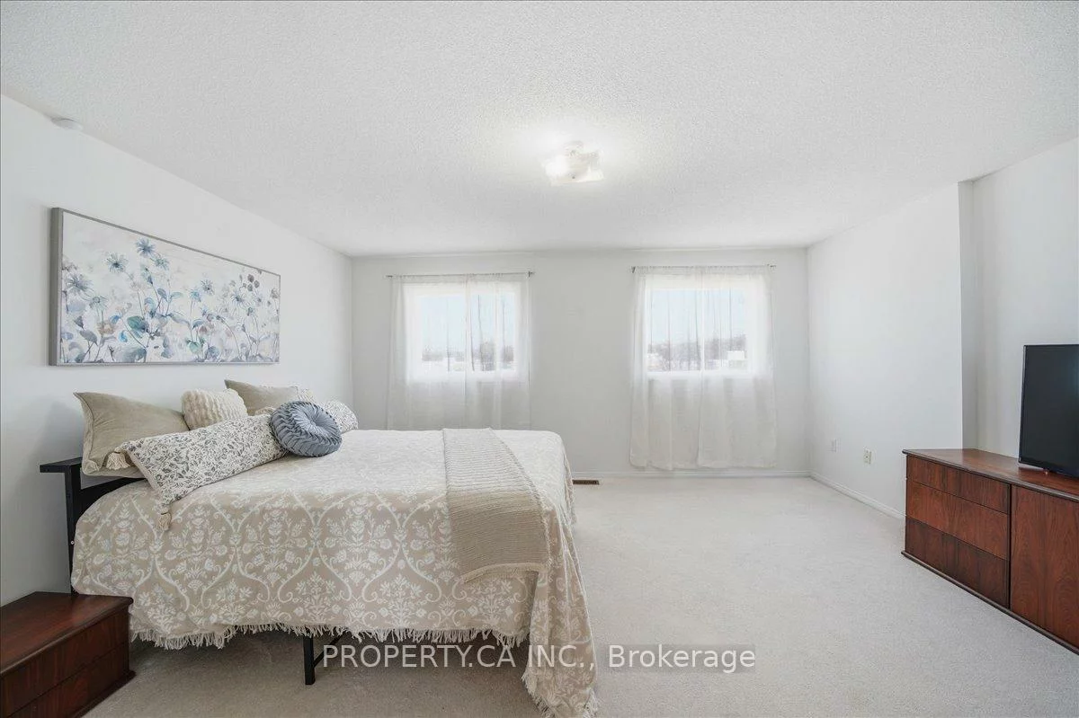 45, Lindenshire, Maple, Vaughan