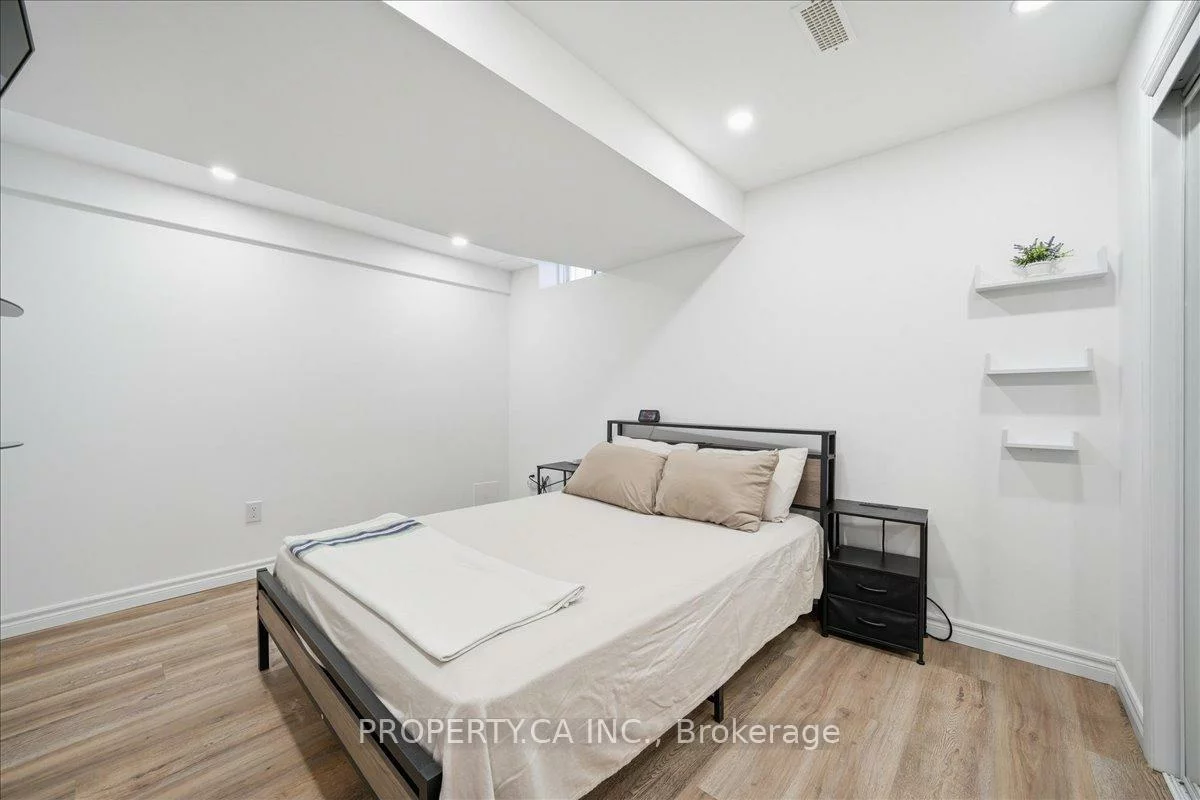 45, Lindenshire, Maple, Vaughan