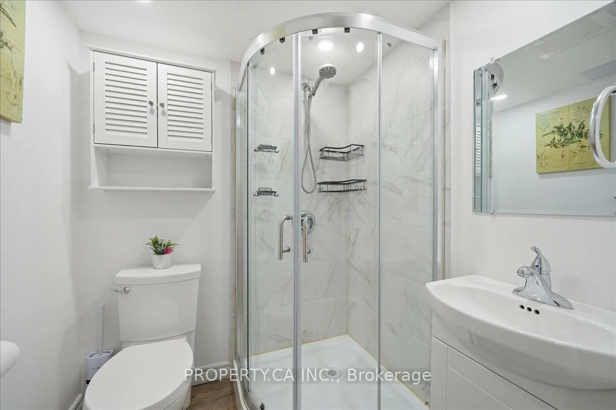 45, Lindenshire, Maple, Vaughan