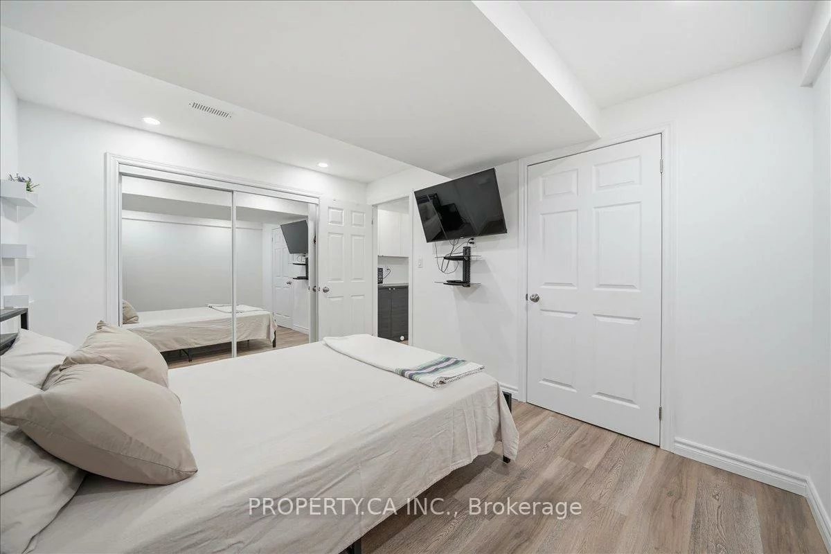 45, Lindenshire, Maple, Vaughan