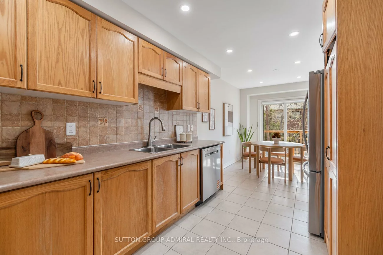 85, Treasure Hill, Maple, Vaughan