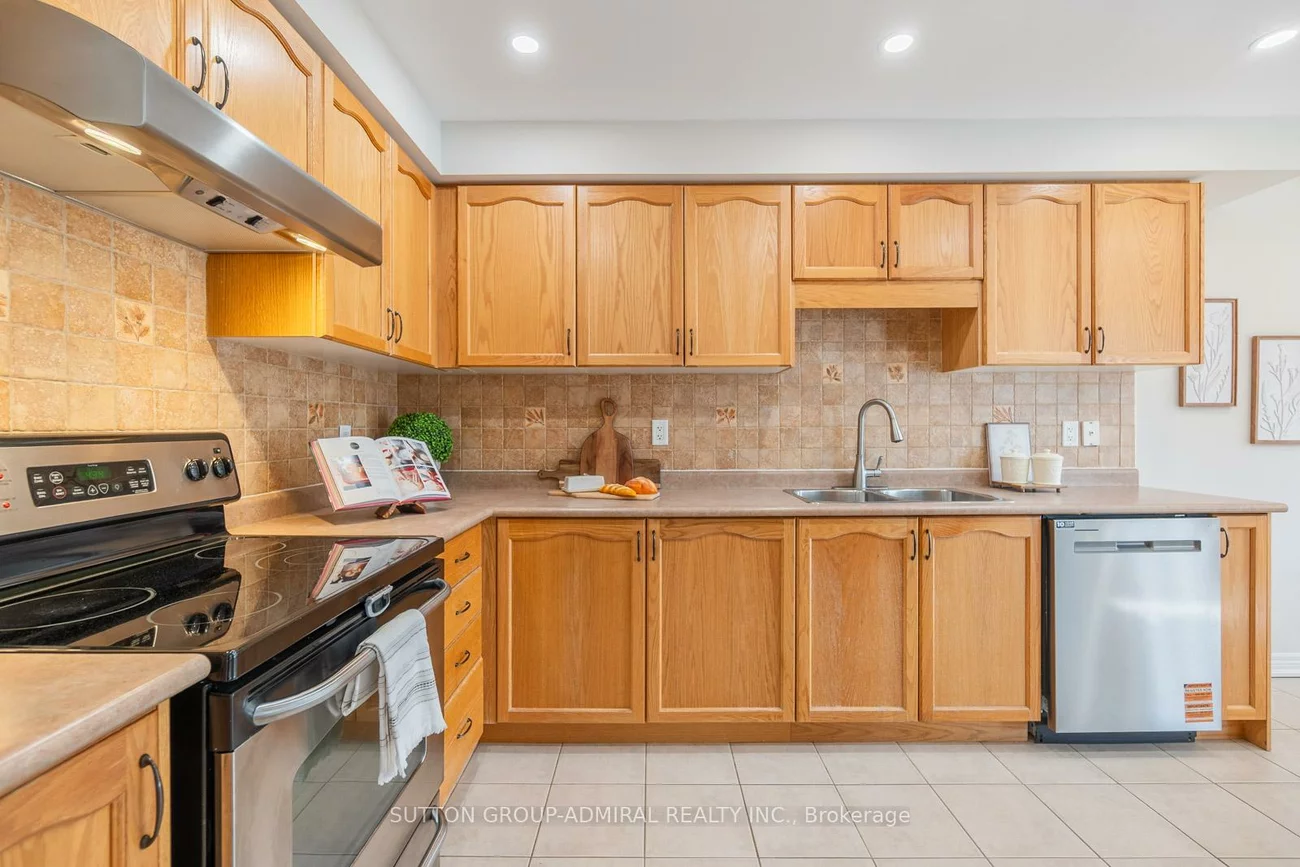 85, Treasure Hill, Maple, Vaughan