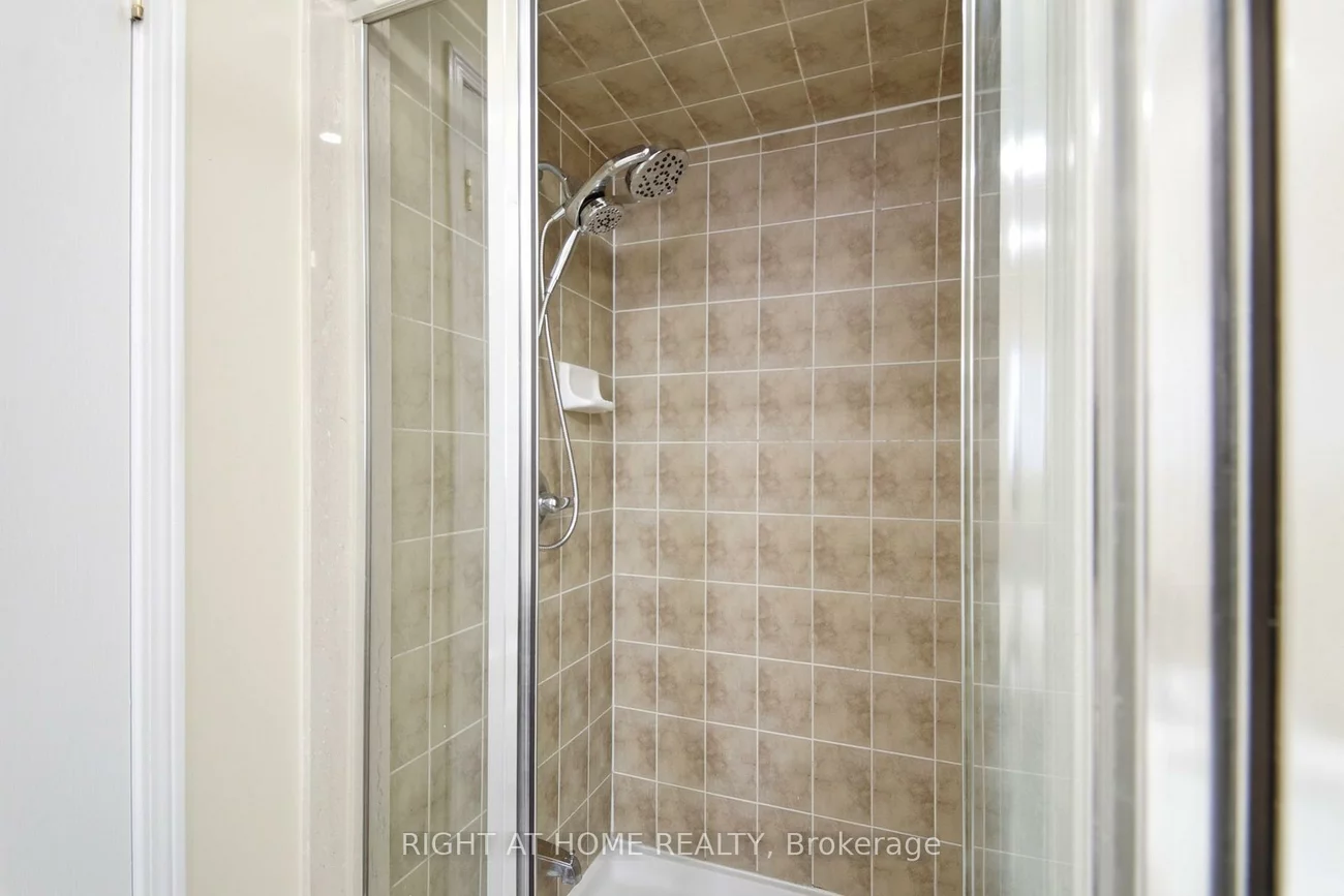 212, Venice Gate, Vellore Village, Vaughan