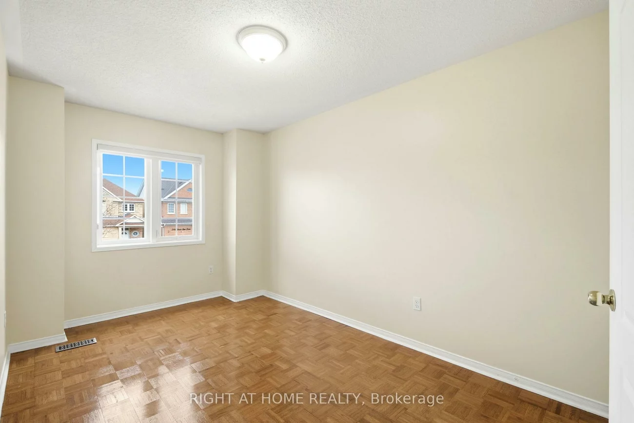 212, Venice Gate, Vellore Village, Vaughan