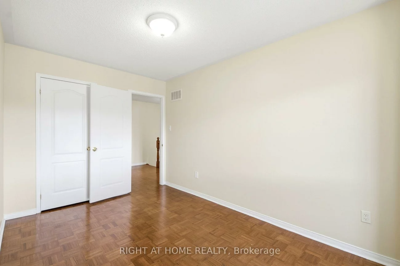 212, Venice Gate, Vellore Village, Vaughan