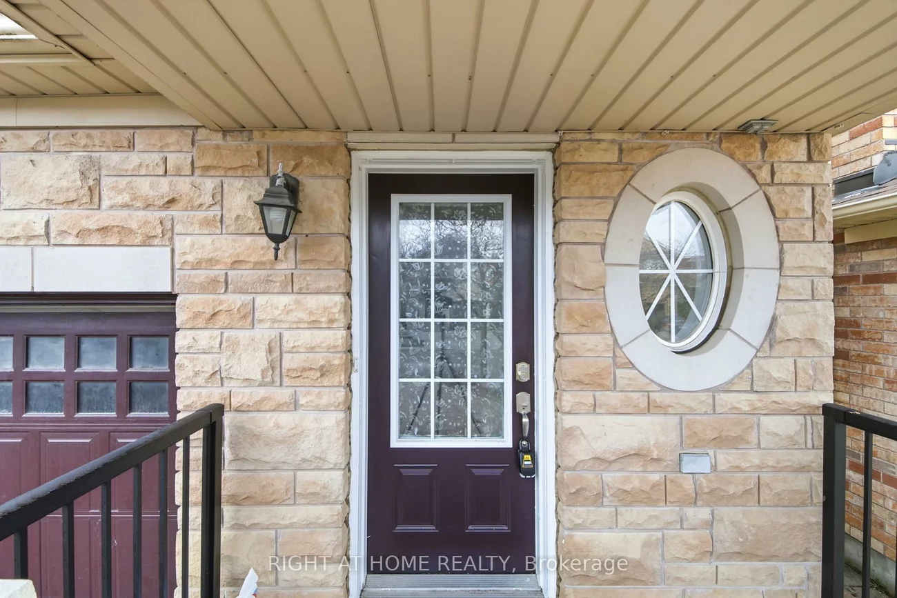 212, Venice Gate, Vellore Village, Vaughan