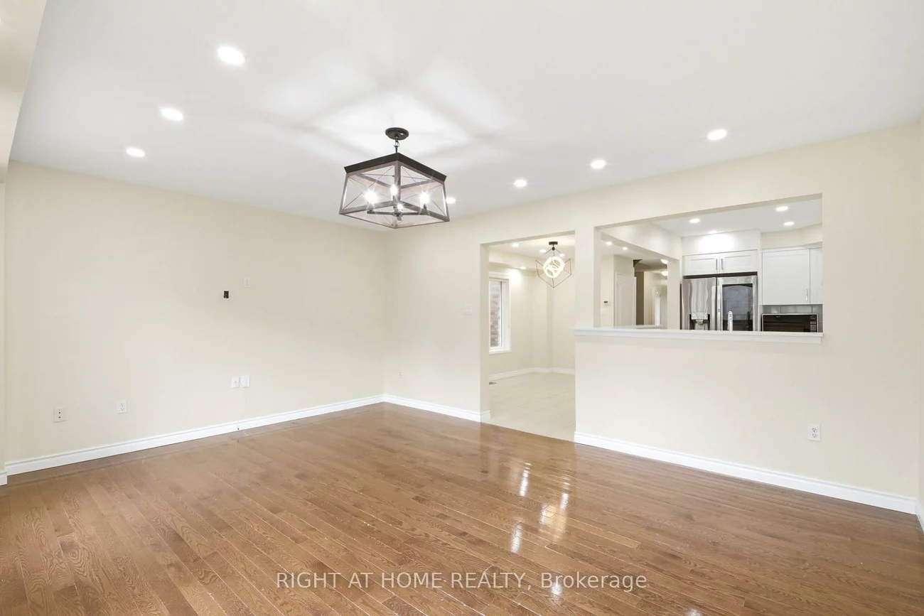 212, Venice Gate, Vellore Village, Vaughan