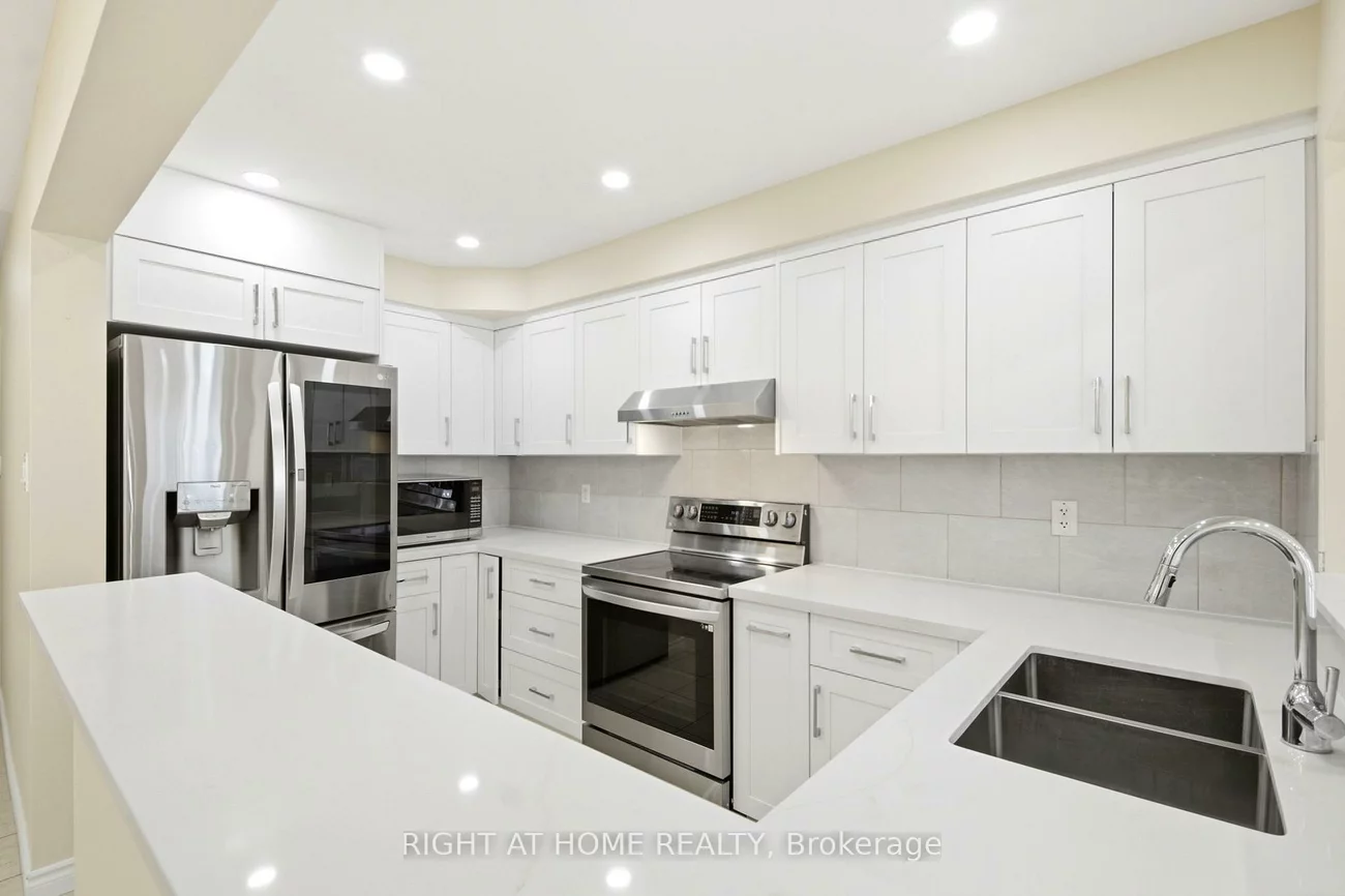 212, Venice Gate, Vellore Village, Vaughan