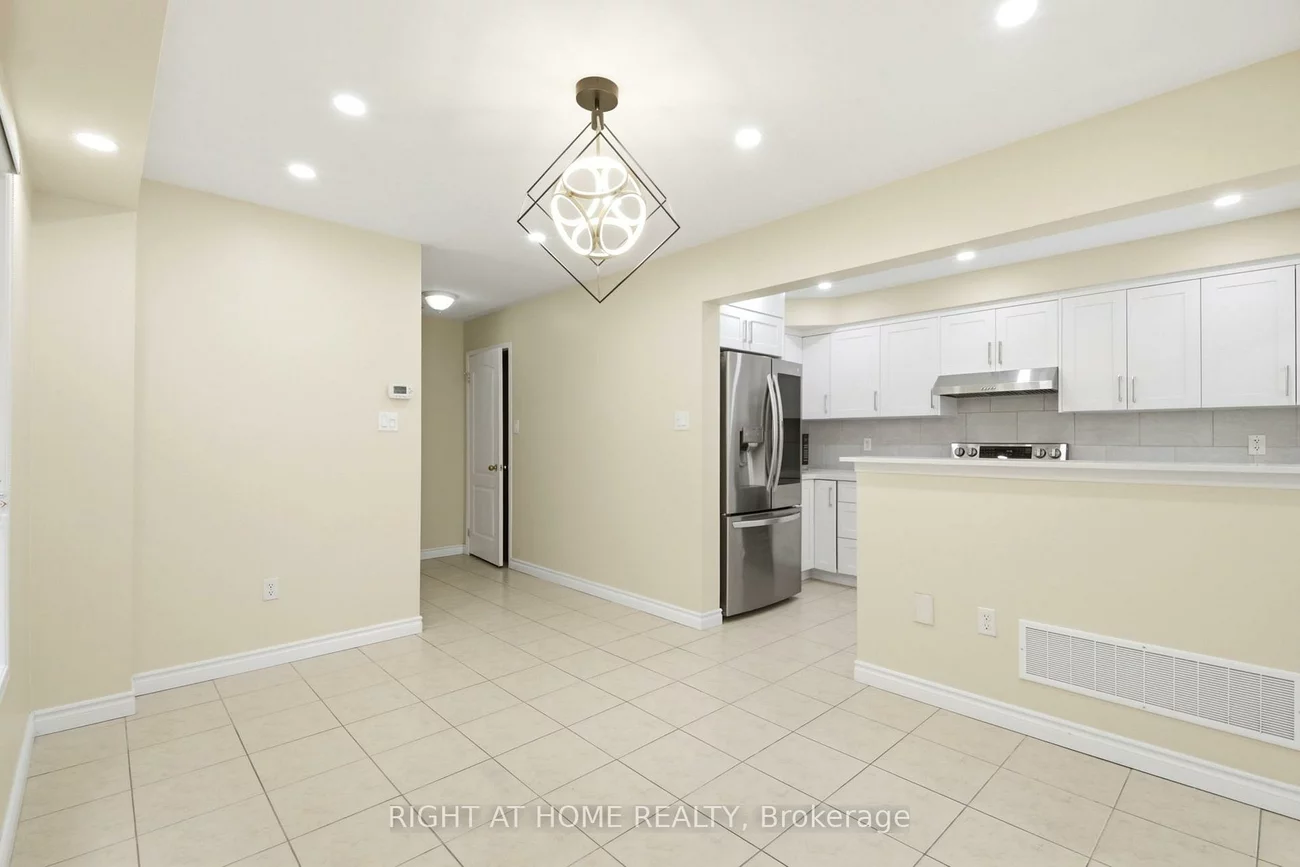 212, Venice Gate, Vellore Village, Vaughan