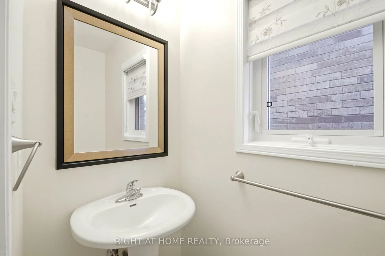 212, Venice Gate, Vellore Village, Vaughan