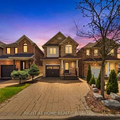 212, Venice Gate, Vellore Village, Vaughan