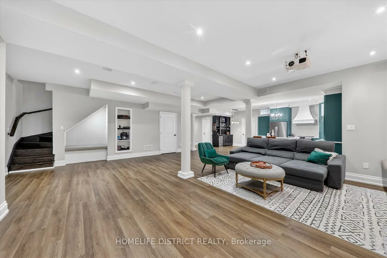 210, Cannes, Vellore Village, Vaughan