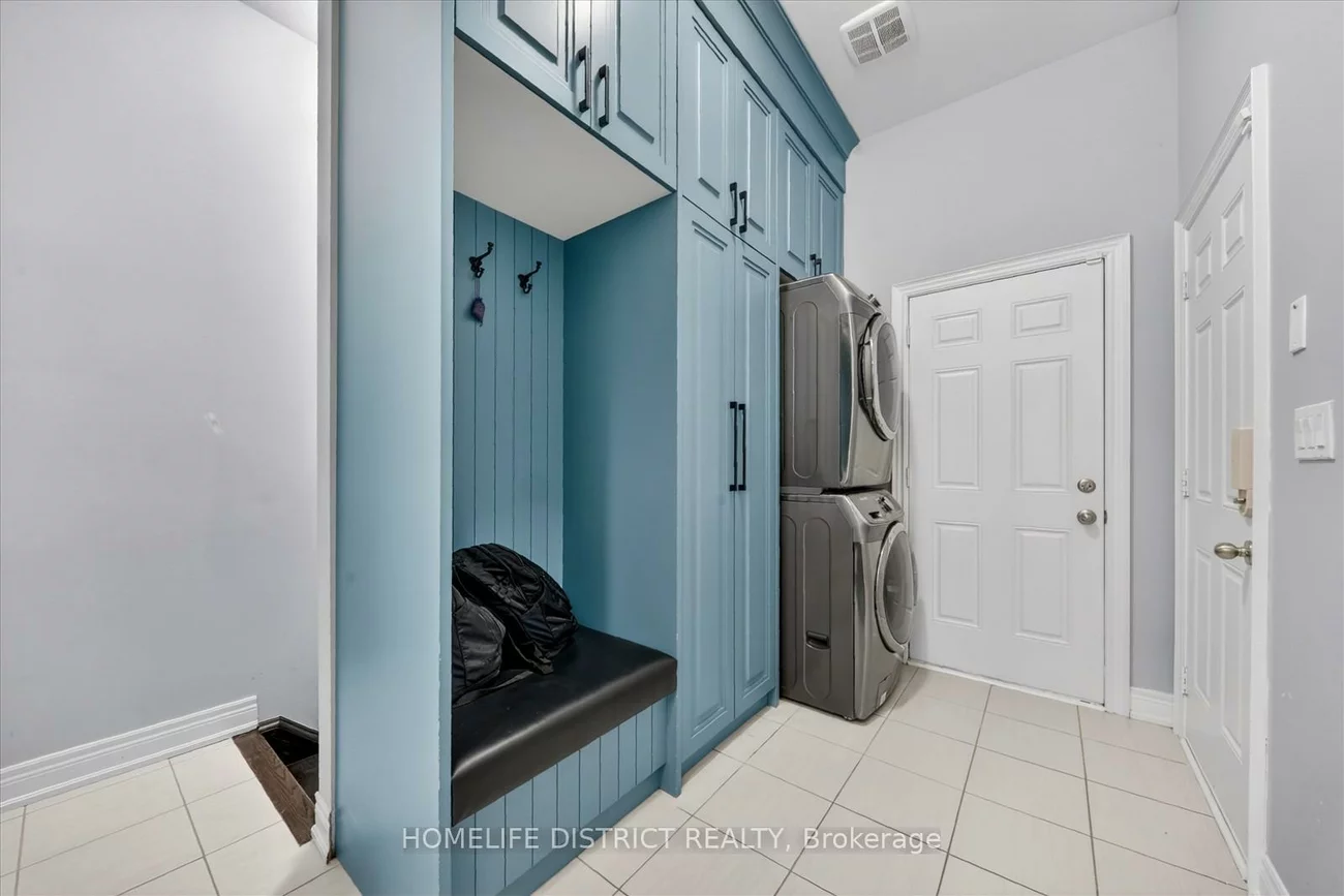 210, Cannes, Vellore Village, Vaughan