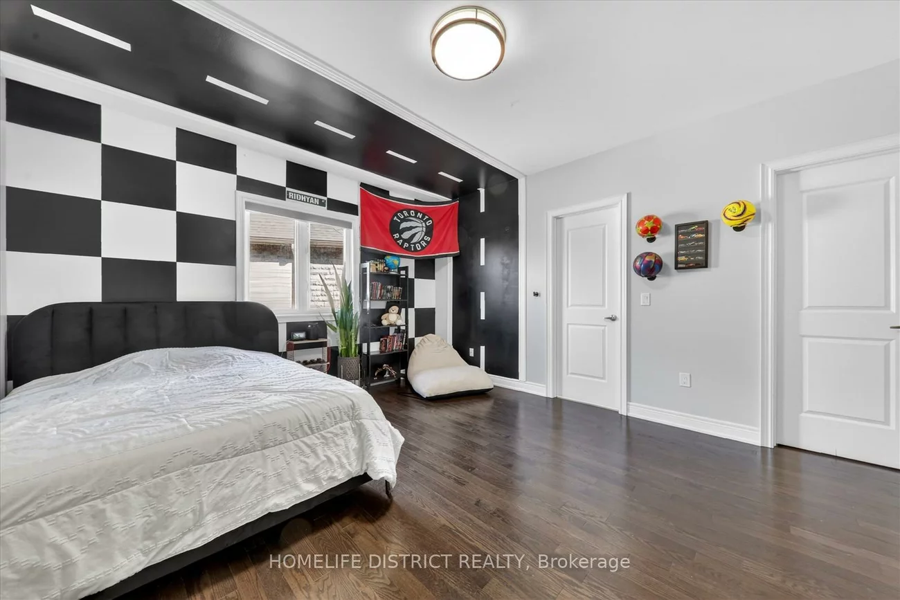 210, Cannes, Vellore Village, Vaughan