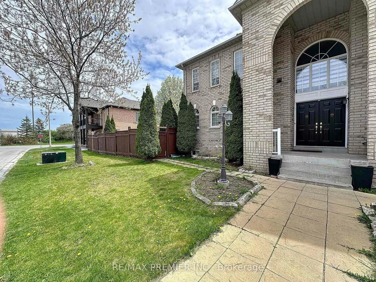 129, Ledge Rock, Vellore Village, Vaughan