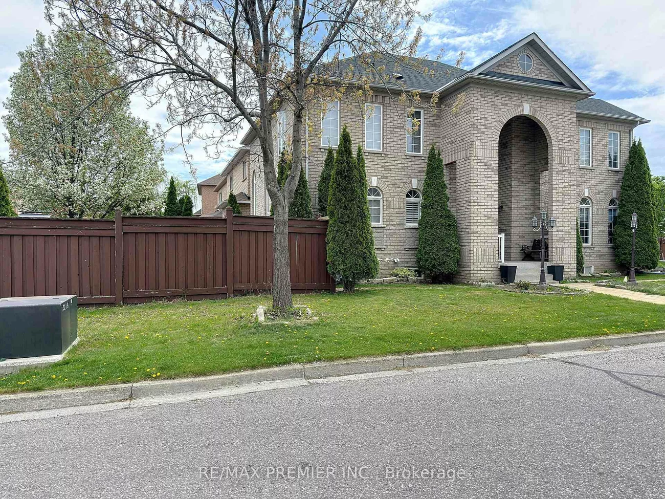 129, Ledge Rock, Vellore Village, Vaughan