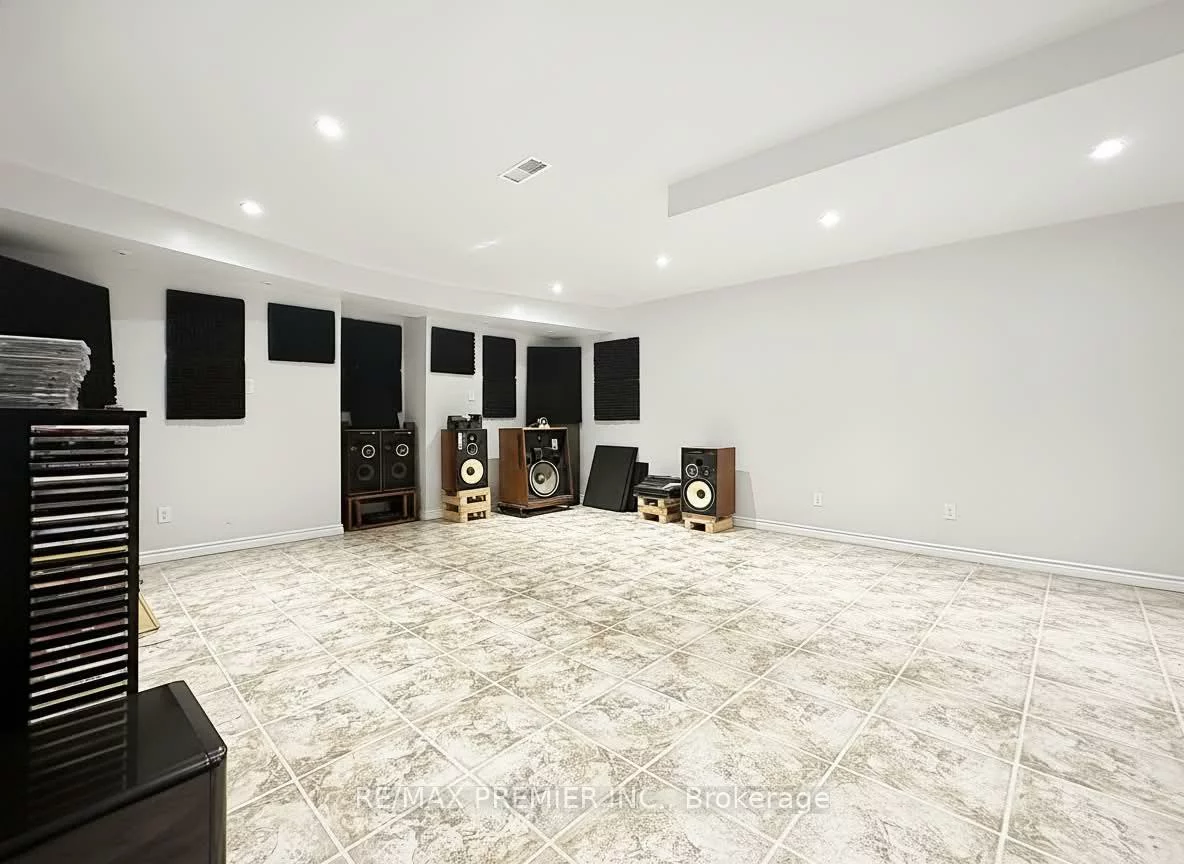 129, Ledge Rock, Vellore Village, Vaughan