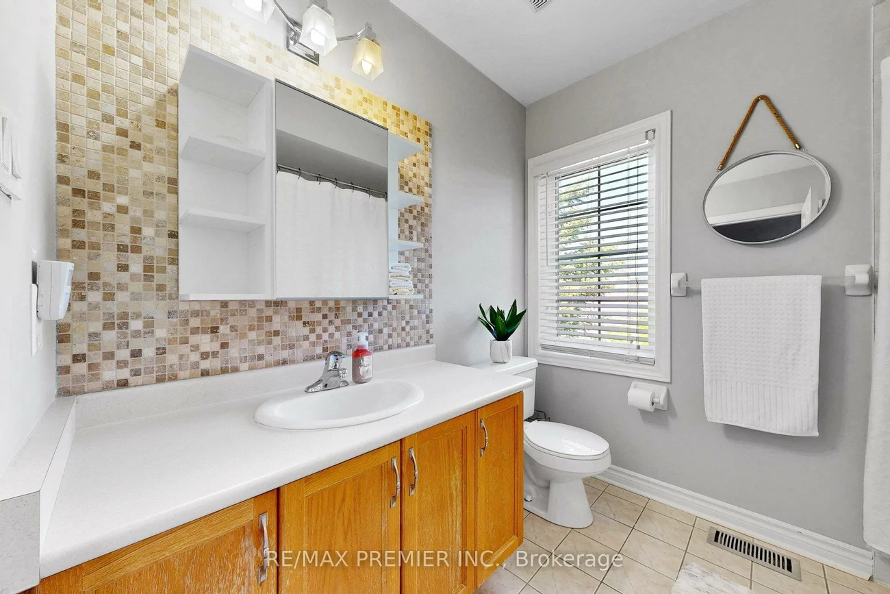 124, Kingsview, Vellore Village, Vaughan