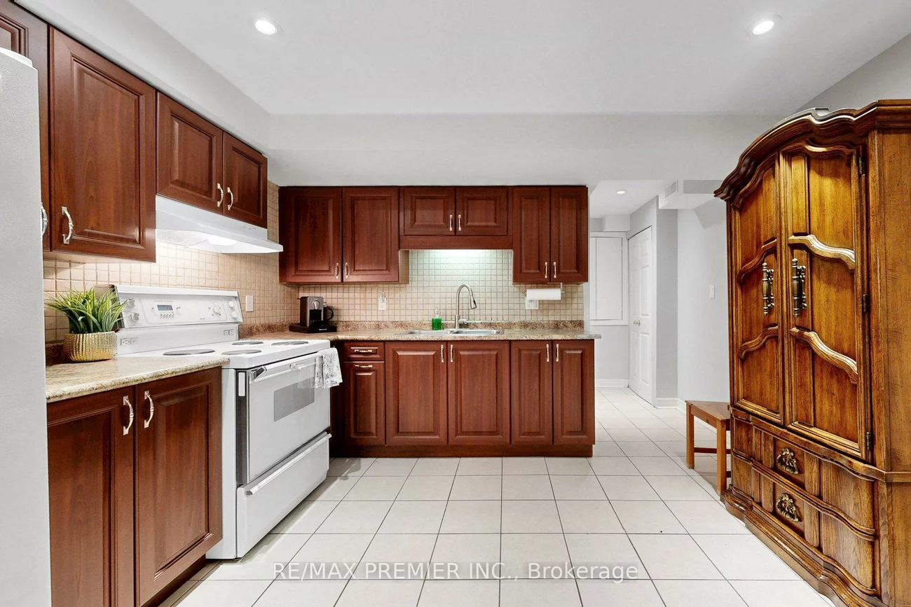124, Kingsview, Vellore Village, Vaughan