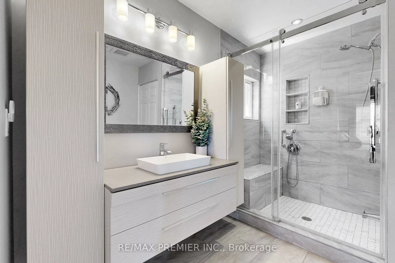 124, Kingsview, Vellore Village, Vaughan
